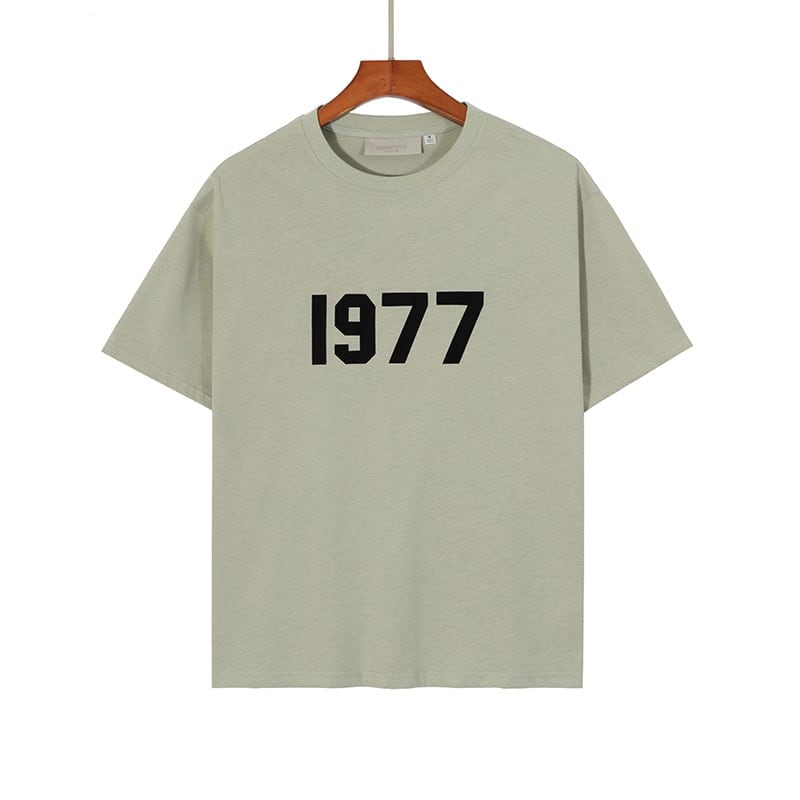 1977 T-shirt with bold black print, perfect for K-pop fans looking for trendy merch.